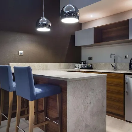 Hilton Garden Bayrakli Szálloda 4*