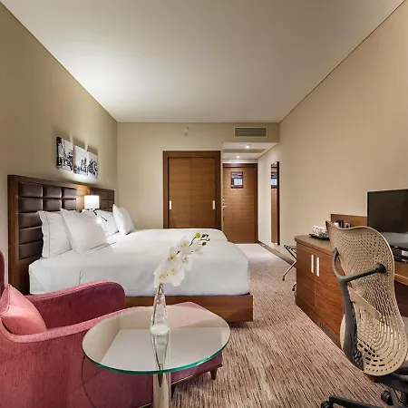 Hilton Garden Bayrakli 4* İzmir