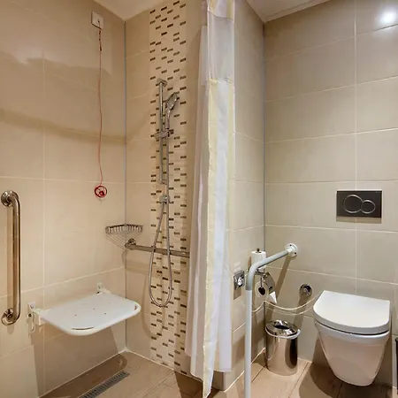 Hilton Garden Bayrakli 4*