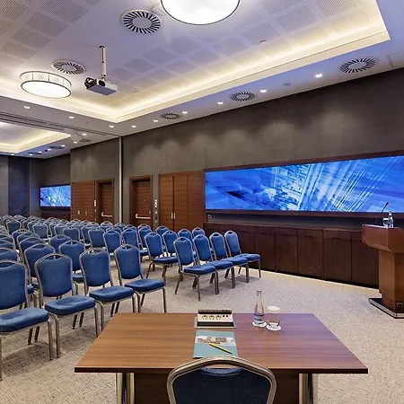 Hilton Garden Bayrakli Szálloda 4*