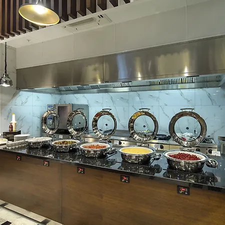 Hilton Garden Bayrakli Szálloda 4*