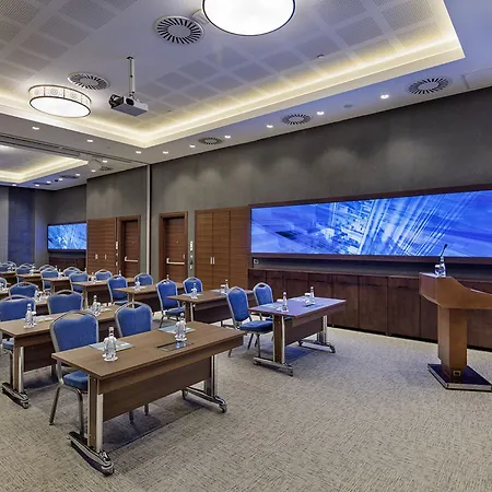 Hilton Garden Bayrakli Hotel 4*