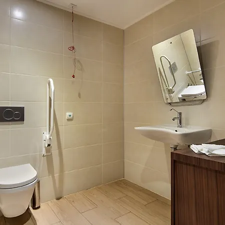 Hilton Garden Bayrakli Szálloda 4*