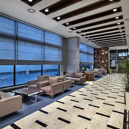 Hotel Hilton Garden Bayrakli 4*