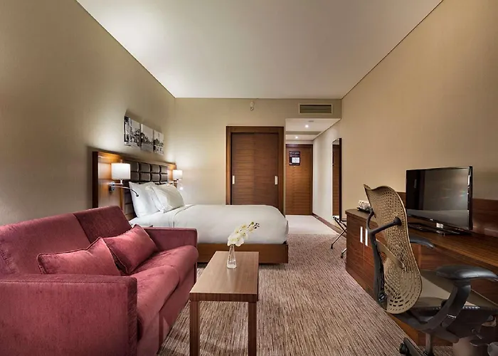 Otel Hilton Garden Bayrakli 4*