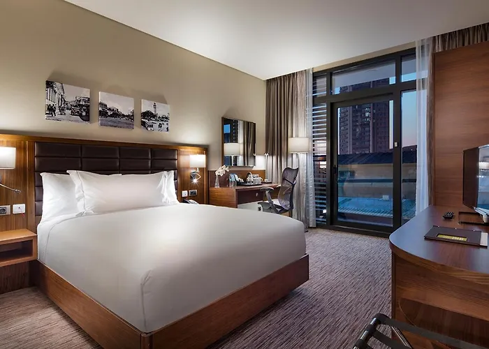 Hilton Garden Bayrakli Otel 4*