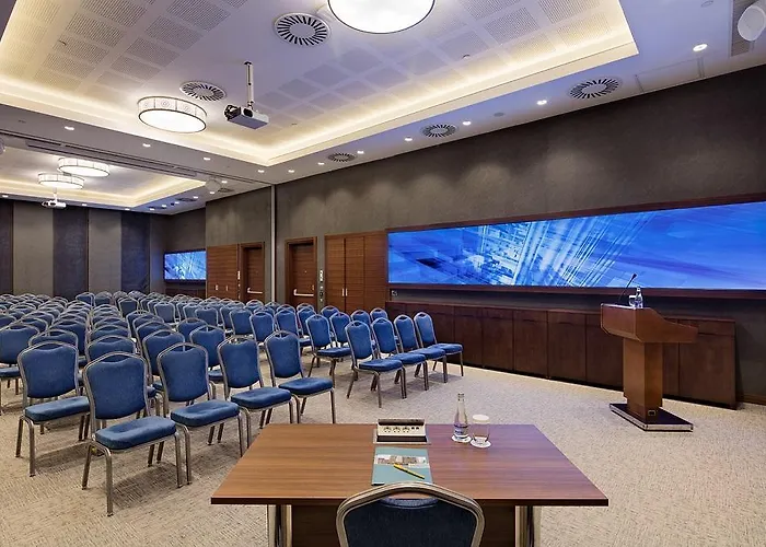 Hilton Garden Bayrakli Hotel 4*