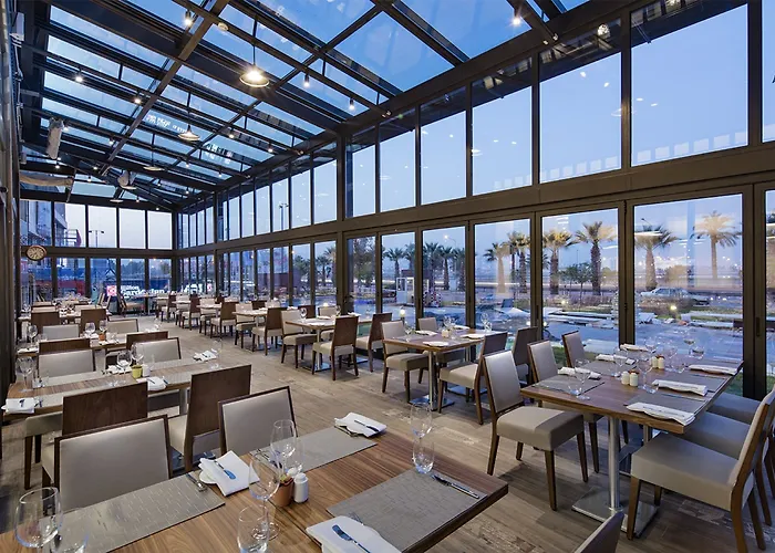 Hilton Garden Bayrakli 4*