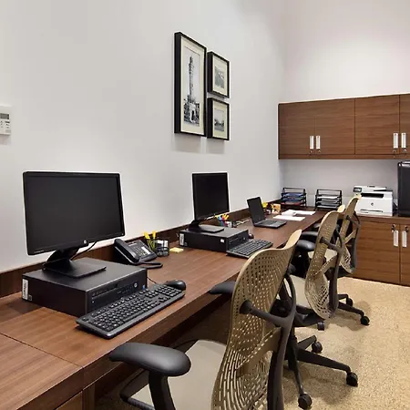 Hotel Hilton Garden Bayrakli 4*