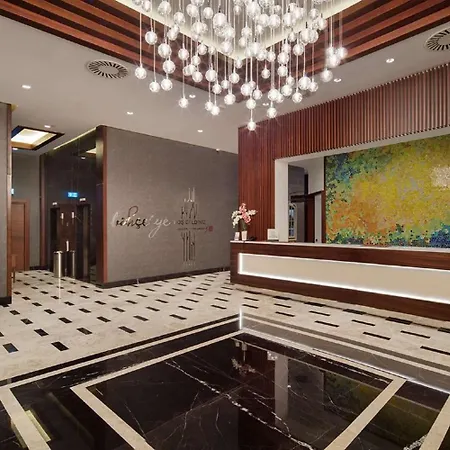 伊兹密尔贝拉克里希尔顿花园酒店 酒店