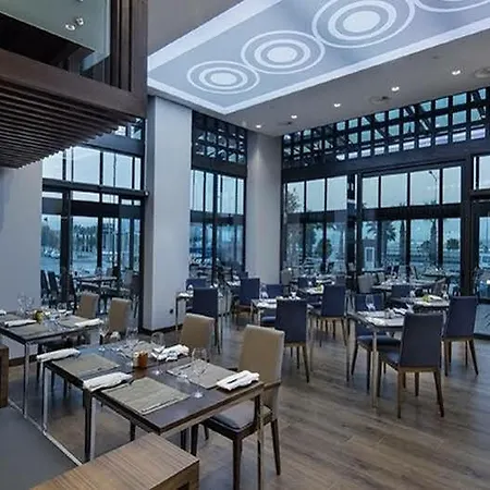 伊兹密尔贝拉克里希尔顿花园酒店 酒店 伊兹密尔