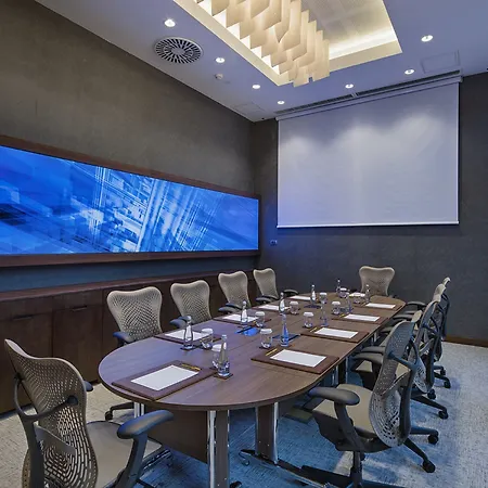 Hilton Garden Bayrakli 4*