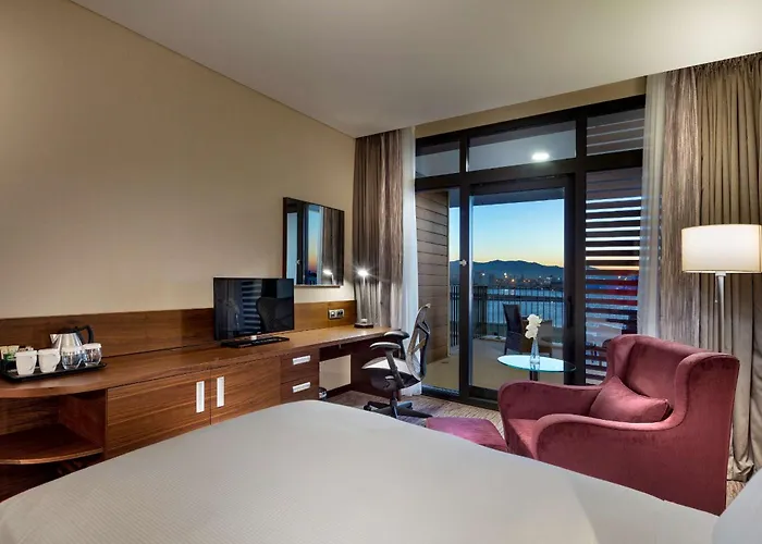 Hilton Garden Bayrakli Hotel 4*