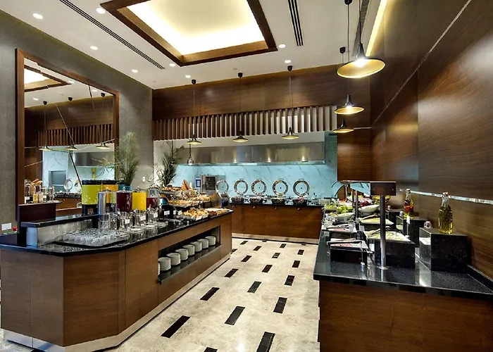 Hilton Garden Bayrakli 4* İzmir