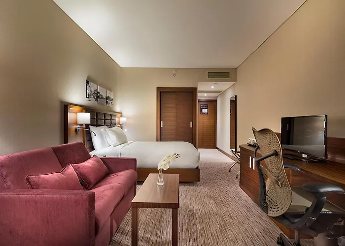 Hilton Garden Bayrakli 4* İzmir