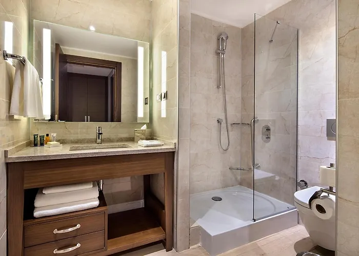 Hilton Garden Bayrakli Hotel