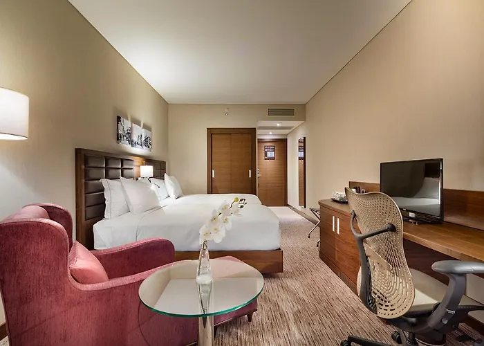Hilton Garden Bayrakli 4* İzmir
