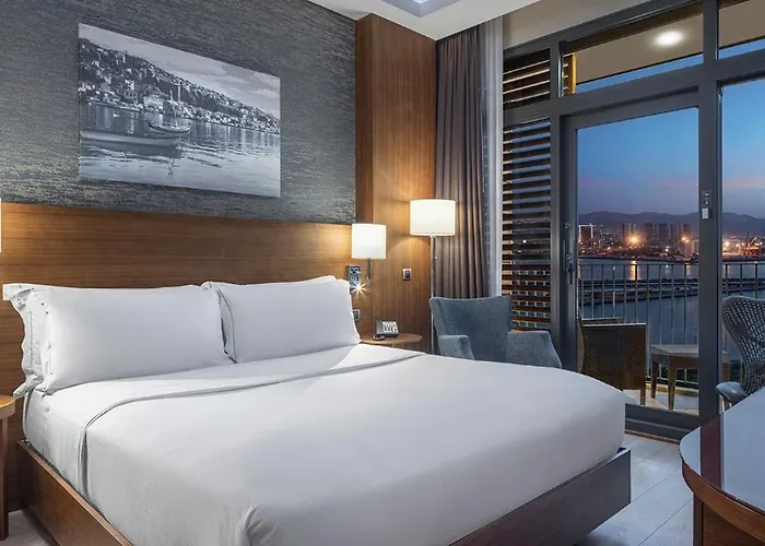 Hilton Garden Bayrakli Hotel