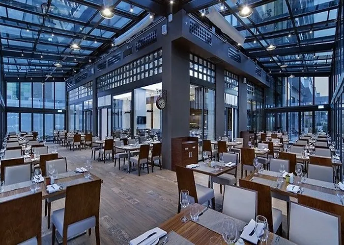 Hotel Hilton Garden Bayrakli 4*