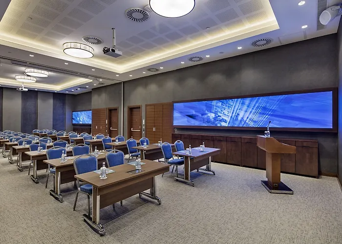 Hilton Garden Bayrakli Hotel 4*