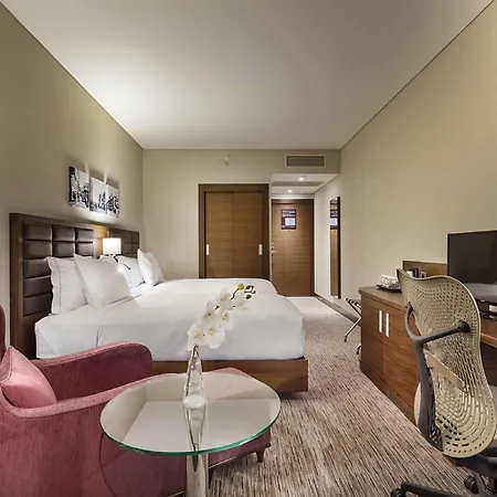 Hilton Garden Bayrakli 4*