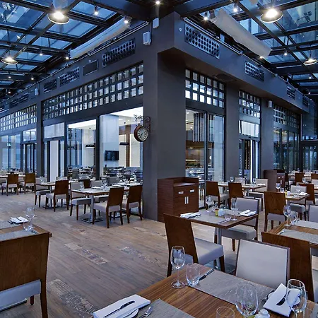 Hotel Hilton Garden Bayrakli 4*