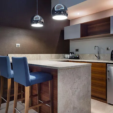 Hilton Garden Bayrakli 4* İzmir