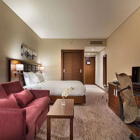 Hotel Hilton Garden Bayrakli 4*