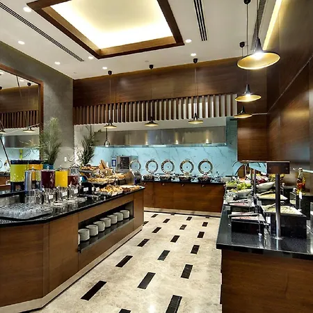 Hilton Garden Bayrakli 4* İzmir