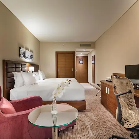 Hotel Hilton Garden Bayrakli 4*