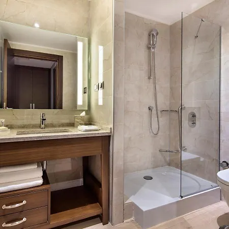 Hilton Garden Bayrakli Hotel